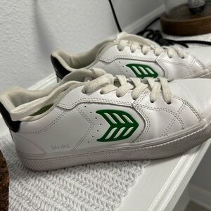 Cariuma sneakers - women